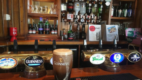 Британские бары ожидает дефицит пива из-за забастовки доставщиков